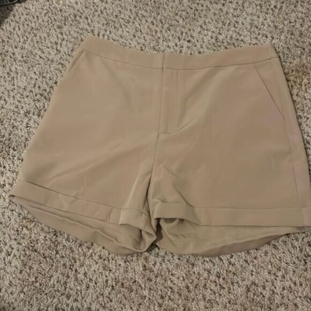 Pink Lily khaki shorts Large   C